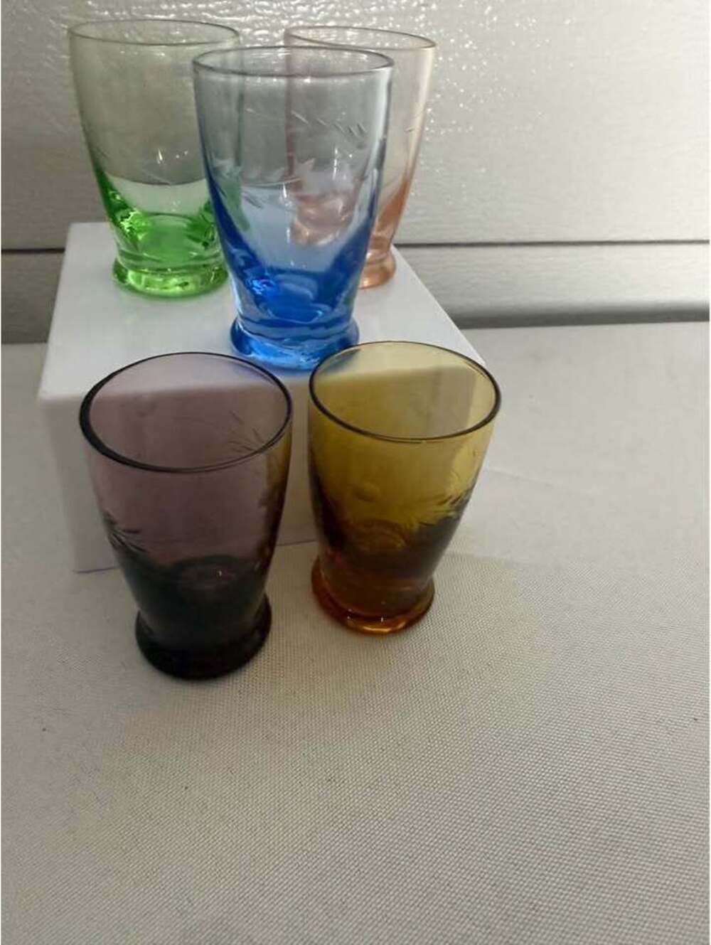 Set of 5 Vintage Etched Multi-Color Glass shot glasses - Picture 5 of 8